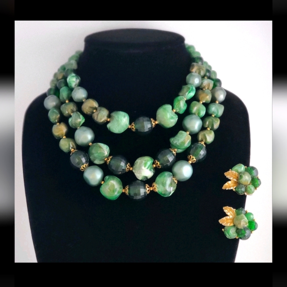 ART ARTHUR PEPPER CHOKER NECKLACE & CLIP-ON GREEN MARBLED LUCITE CHUNKY BEAD SET